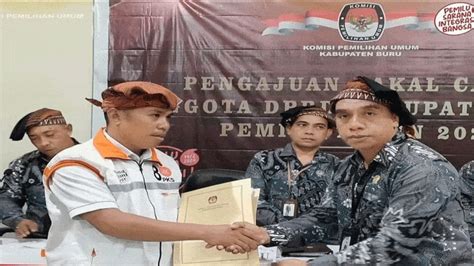 PKS Pendaftar Bacaleg Pertama Di KPU Buru ZonaInfo