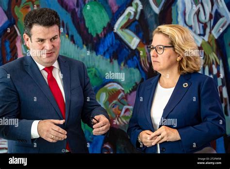 Bundesarbeitsminister Hubertus Heil L Mit Bundesentwicklungsministerin