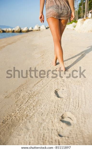 1 233 imágenes fotos de stock objetos en 3D y vectores sobre Naked ass on beach Shutterstock