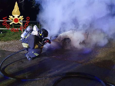 Auto In Fiamme Nella Notte A Vertemate Intervengono Vigili Del Fuoco E