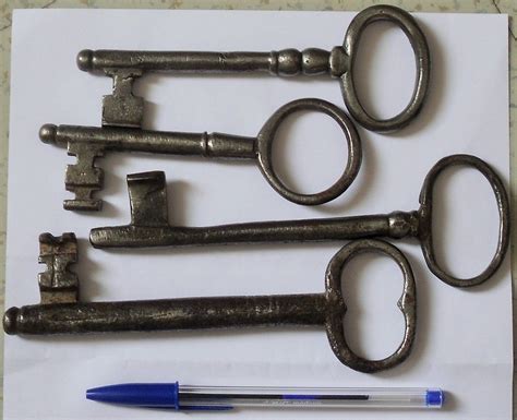 Lot Cles En Fer Forge Ancien Serrure Cadenas Haute Epoque Eme Art