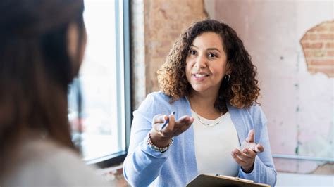 9 Habits of a Strong Female Leader | Insurance Neighbor