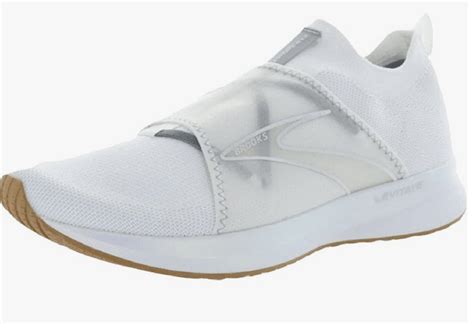 17 Best White Shoes For Nurses and Nursing Students