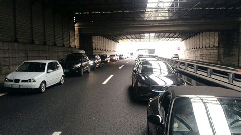 Lavori E Incidenti Traffico In Tilt A Genova Via Cornigliano Chiusa