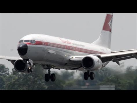 Nonton Pesawat Garuda Indonesia Retro Livery Landing Take Off Dari