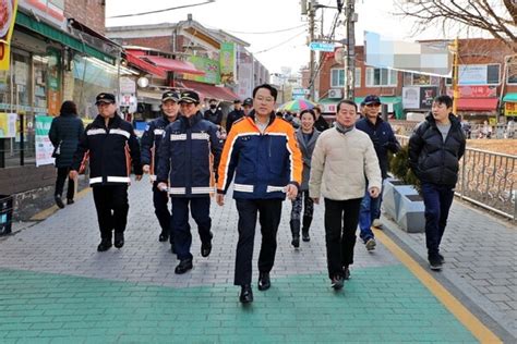 송파소방서장 설 명절 대비 전통시장 현장 확인 지도 점검 나서