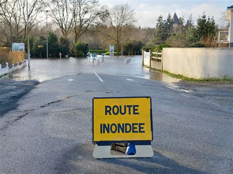 Inondations En Loire Atlantique Blain Confront La Crue Du Canal