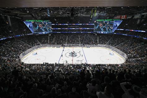 Winnipeg Jets Vs Seattle Kraken Jets Visit Seattle For The First Time