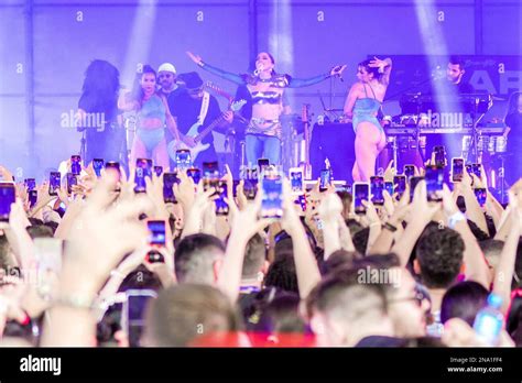 Pr Curitiba Curitiba Show Ensaios Da Anitta Singer