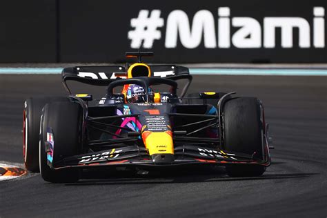 Verstappen a pálya első szektorában győzte le Perezt Miamiban F1VILÁG HU