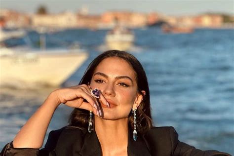 Demet Zdemir A Venezia Per Il Prmeio Kin O Il Look