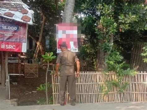 Langgar Perda Satpol PP Indramayu Tegas Tertibkan Puluhan Spanduk Dan