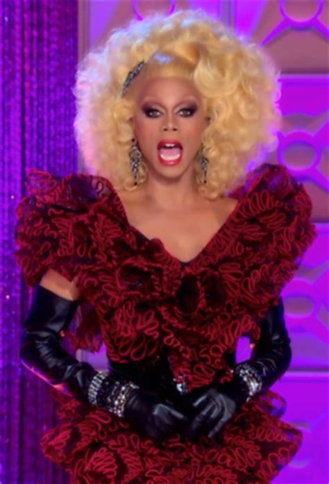 RuPaul's Scene-Stealing Runway Looks from Season 5 - Drag Official