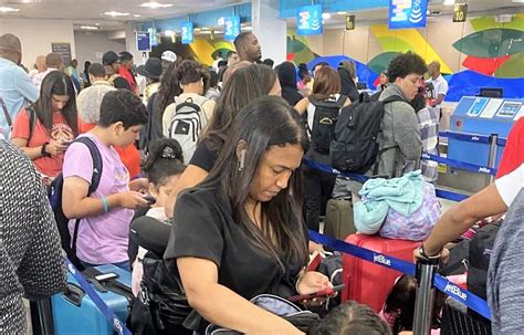 Descontento y caos en Aeropuerto Las Américas por retrasos de Jet Blue