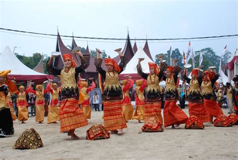 √ Sejarah Tari Piring Pengertian Gerakan Fungsi Makna Tarian