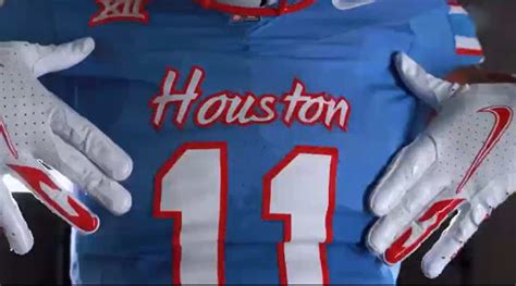 Houston Cougars Unveil Glorious Oilers Themed Throwback Uniforms Wkky