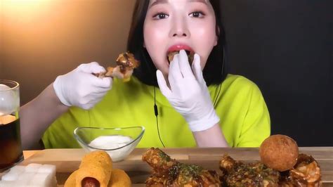 美女小姐姐声控吃播：酥脆炸鸡 韩式热狗，这咀嚼声太销魂了！ 腾讯视频