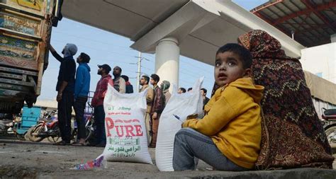 Pakistan Price Hike Of Flour Pakistani People Stand In Queue As Buying