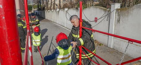 Savona Caserma Dei Vigili Del Fuoco Aperta Per Far Giocare I Bambini A