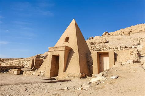 Dentro De La Tumba De Nefertari En El Valle De Las Reinas