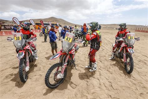 Nacho Cornejo completó la mitad del Dakar avanzando en la