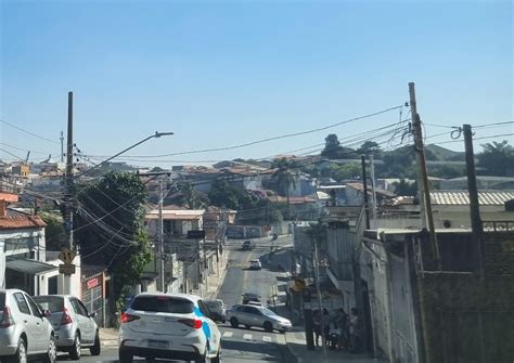 Condições de ruas e calçadas é dor de cabeça para moradores da Penha