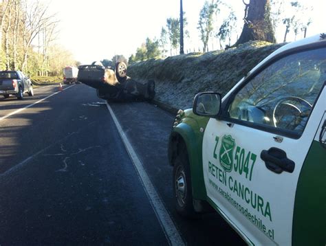 El volcamiento de un auto camino a Octay dejó cuatro lesionados