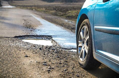 Da Os Por Baches En Su Autom Vil