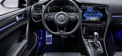 VW Golf 2016 interiér takmer bez tlačidiel budeme ovládať gestami