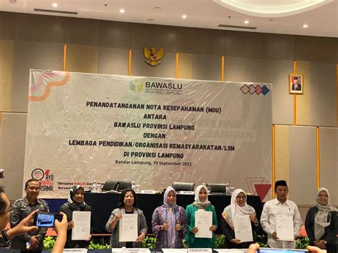 PENANDATANGANAN NOTA KESEPAKATAN MOU ANTARA BAWASLU PROPINSI LAMPUNG