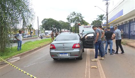 Homens são mortos a tiros dentro de carro na marginal da BR 369 em