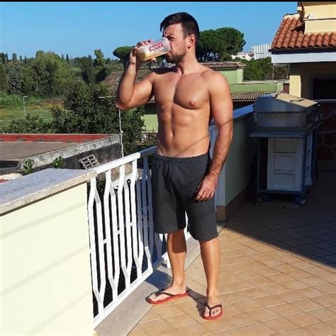 Roma Toy Boy gigolò e escort gay bacheca annunci ROSSO BOY