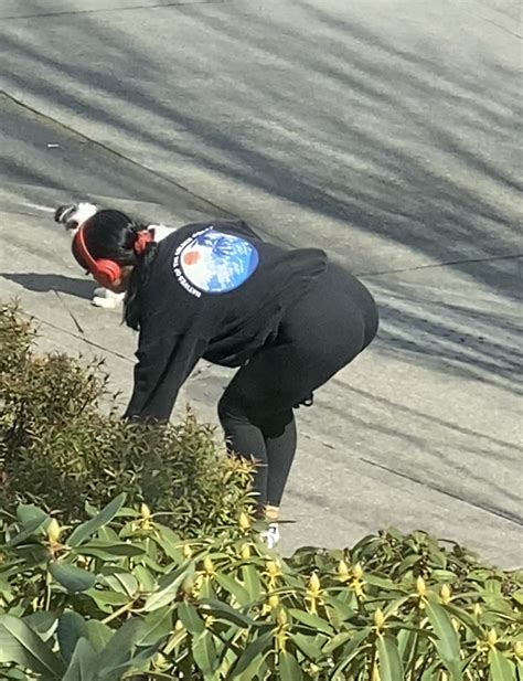 Super Hot Latina Face Ass Roaming The Neighborhood OC Spandex Leggings Yoga Pants Forum