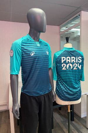 Développés par Decathlon les uniformes des volontaire pour les JO