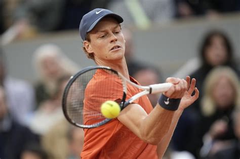 Sinner Vola Ai Quarti Del Roland Garros Moutet Vince Il Set Poi