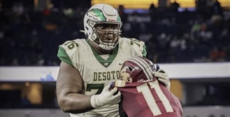 High School Offensive Lineman Goes Viral For Massive Frame