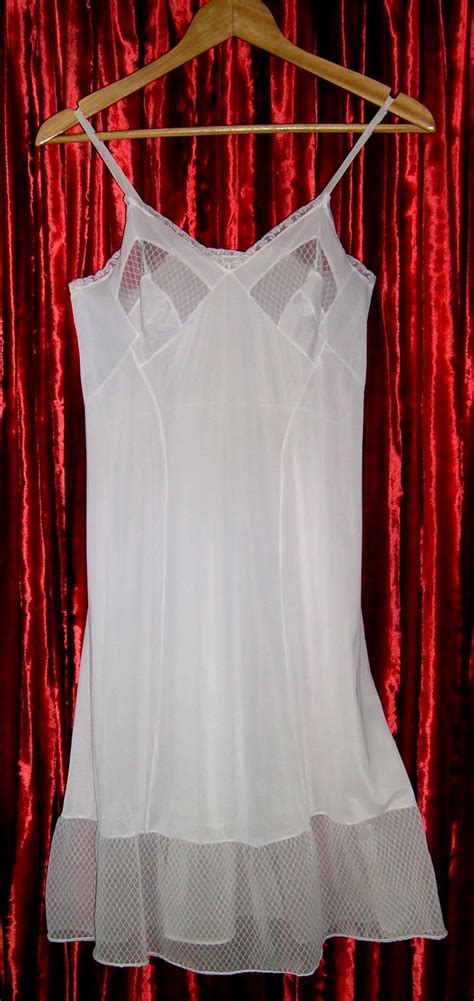 Aux Habits Qui Parlent La Lingerie Vintage A Reste Entre Nous Chuttttt