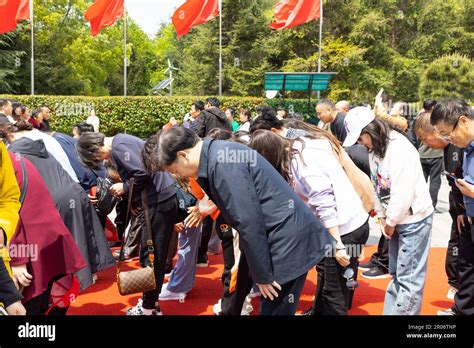 Chinese Tourists School Students Visit A Statue Of Mao Zedong