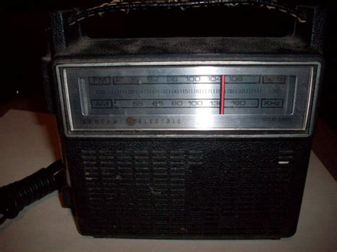 Vintage Portable General Electric Amfm Radio