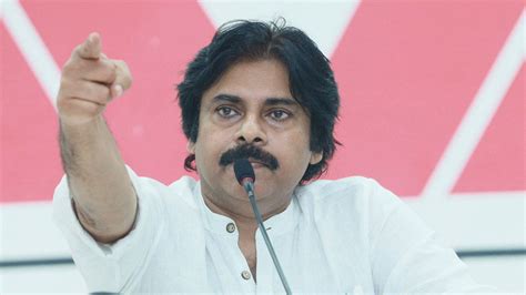 Pawan Kalyan మీ ప్రాణాలకు నా ప్రాణం అడ్డు ఆ దెబ్బ నా మీద పడినట్టే పవన్ కల్యాణ్ కీలక