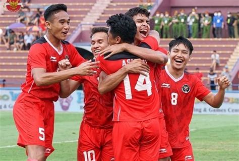 Pertama Dalam Sejarah Timnas Indonesia Ayah Dan Anak Berhasil Lolos Ke