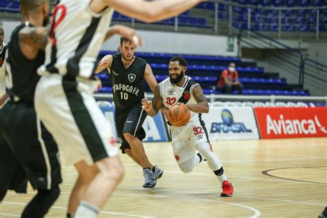 David Jackson é quase perfeito e Vasco derrota o Botafogo em BH