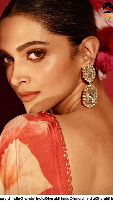 Deepika Padukone Latest Hot Photos Flaunting Her Back In Sa
