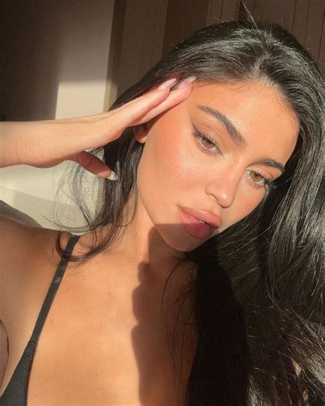 Kylie Jenner Comparte La Textura Real De Su Piel Con Un Selfie Que Ha