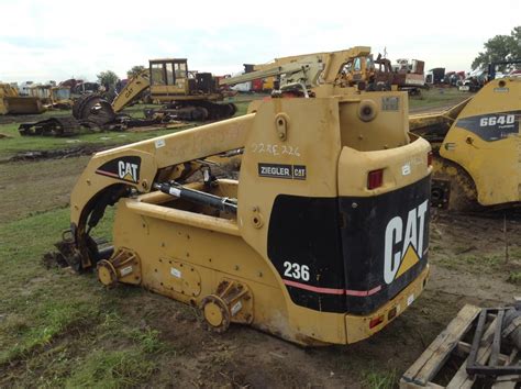 2002 Cat 236