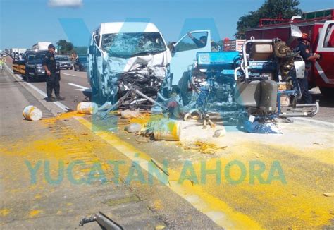 Camioneta Choca Con Maquinaria Dos Personas Prensadas Yucatan Ahora