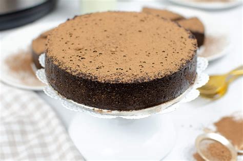 Instant Pot Flourless Chocolate Cake • Foodnservice