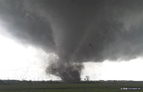 EF3 Tornado filled with debris in Waverly, Nebraska :: Storms and ...