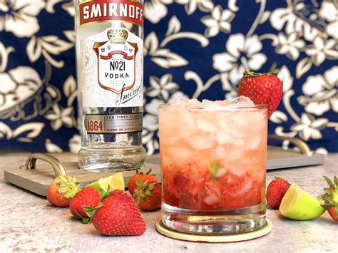 Caipiroska de Fresa Sabroso Cóctel de Vodka y Frutillas