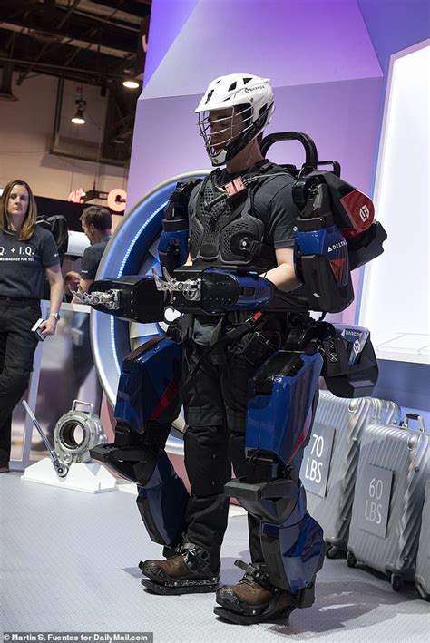 Exoskeleton debuted by Delta and Sarcos Robotics makes lifting an ...